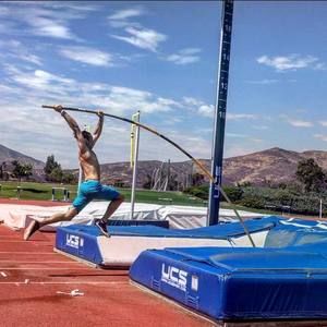 Meet your Posher, Derick